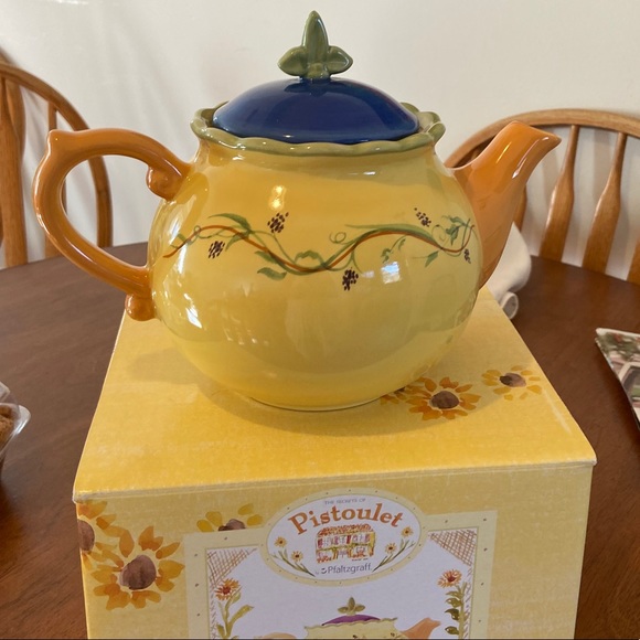 Pistoulet Tea Pot - Picture 1 of 1